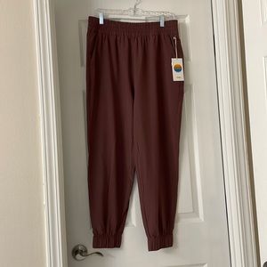 Vuori Villa Jogger L NWT Chestnut